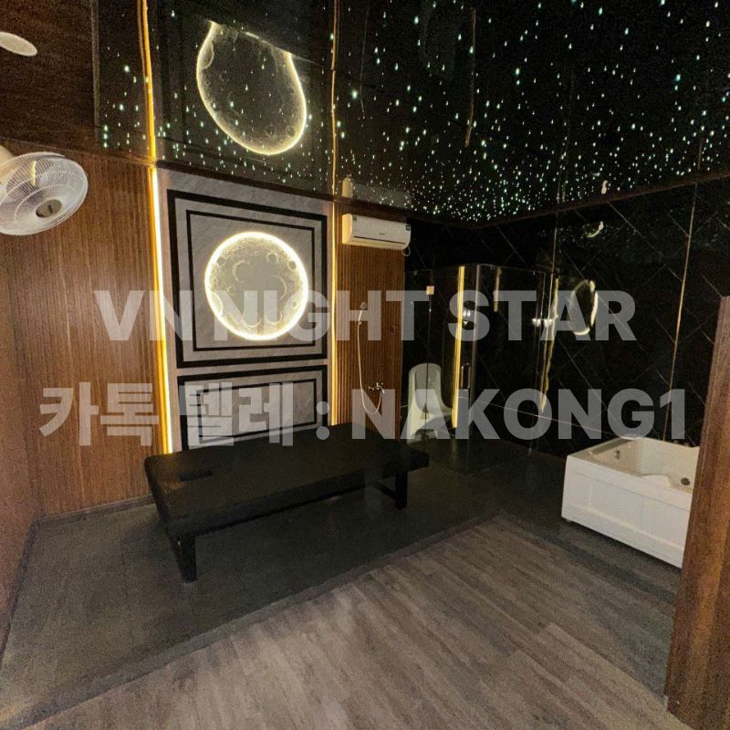 다낭 애플 스파 관리실 침대와 조명