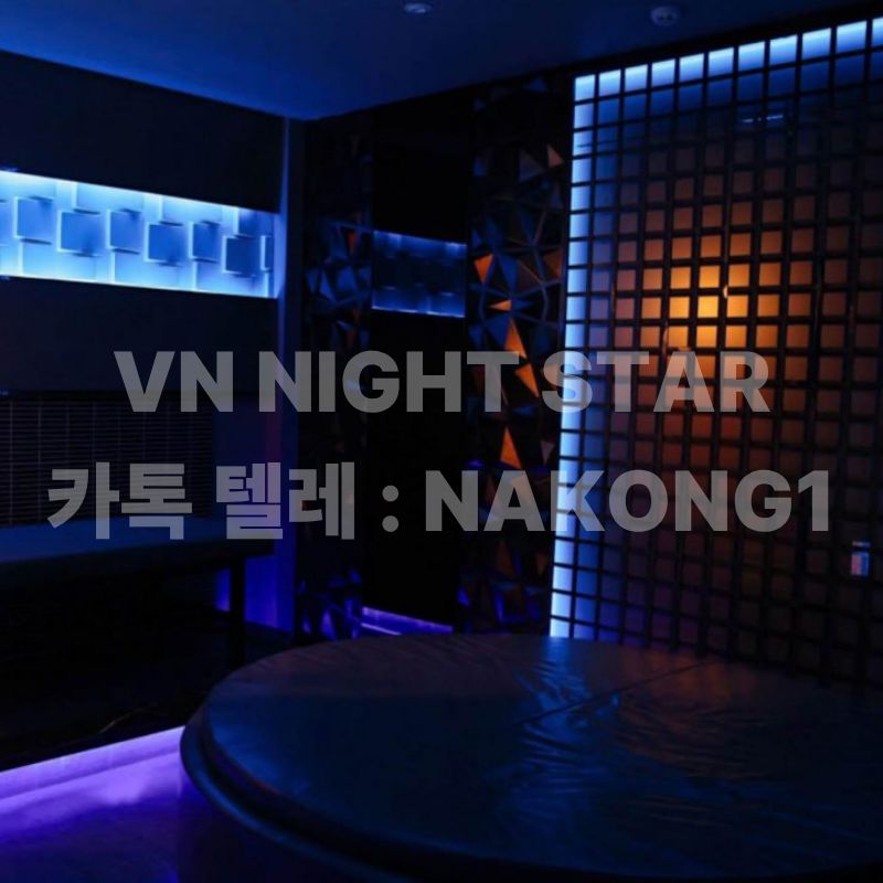 나트랑 화다 마사지 야간 외관 조명과 입구 계단